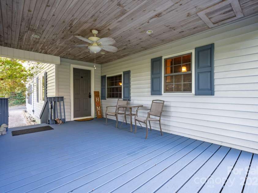 820 Peacehaven Place, Lenoir, NC 28645.  MLS# CAR4315958, YatesRealty ID 14540. 