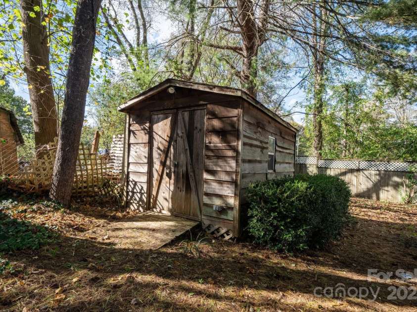 820 Peacehaven Place, Lenoir, NC 28645.  MLS# CAR4315958, YatesRealty ID 14540. 