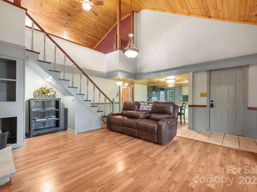 820 Peacehaven Place, Lenoir, NC 28645.  MLS# CAR4315958, YatesRealty ID 14540. 