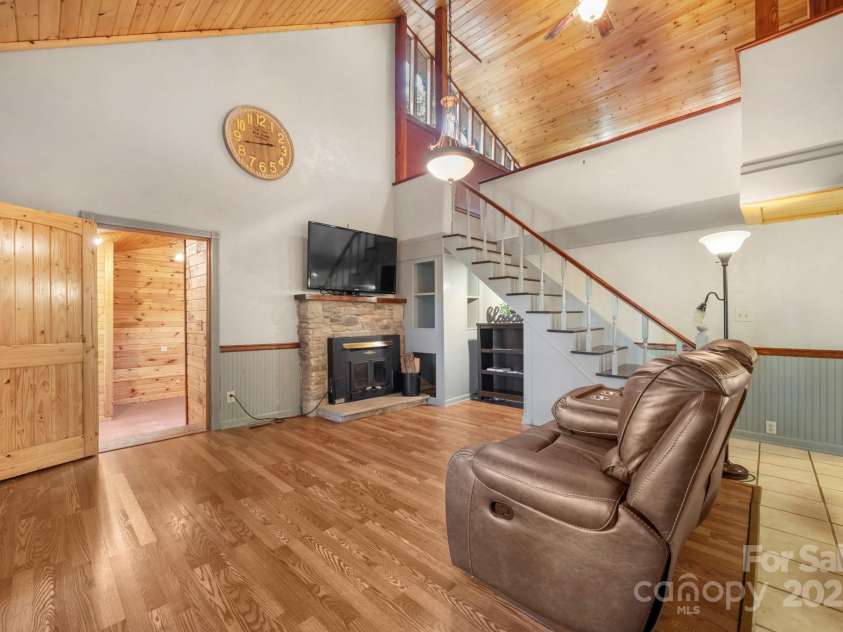820 Peacehaven Place, Lenoir, NC 28645.  MLS# CAR4315958, YatesRealty ID 14540. 
