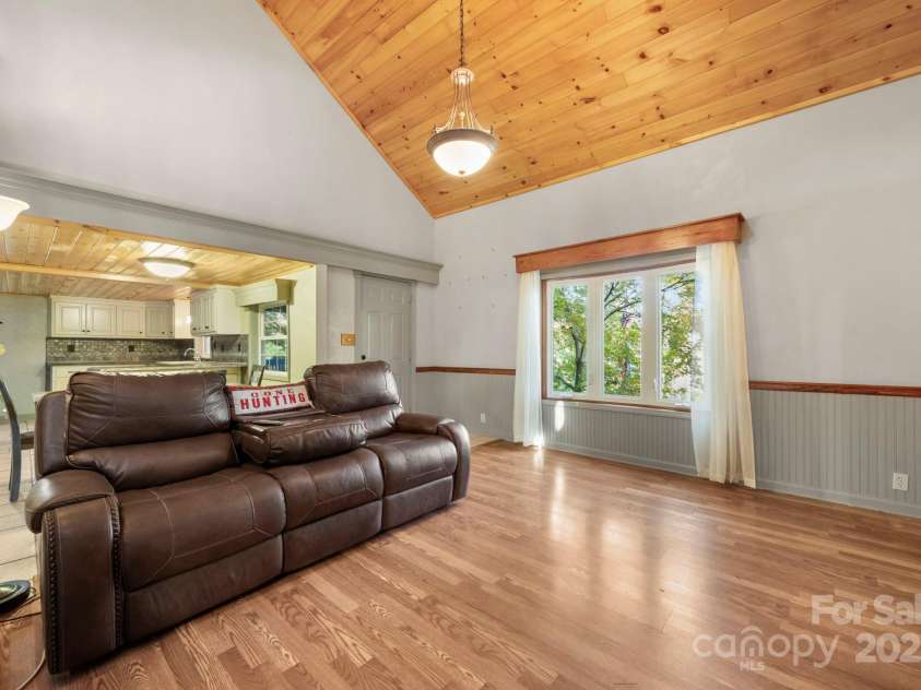 820 Peacehaven Place, Lenoir, NC 28645.  MLS# CAR4315958, YatesRealty ID 14540. 