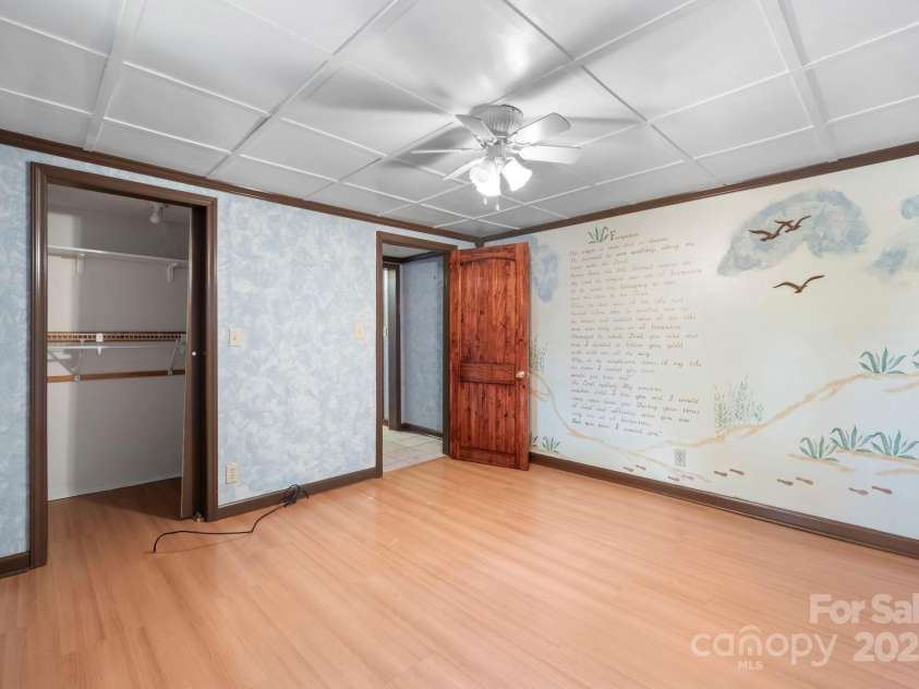 820 Peacehaven Place, Lenoir, NC 28645.  MLS# CAR4315958, YatesRealty ID 14540. 