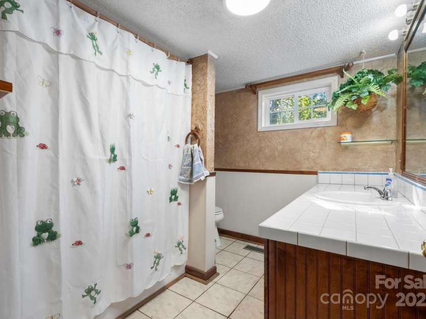 820 Peacehaven Place, Lenoir, NC 28645.  MLS# CAR4315958, YatesRealty ID 14540. 