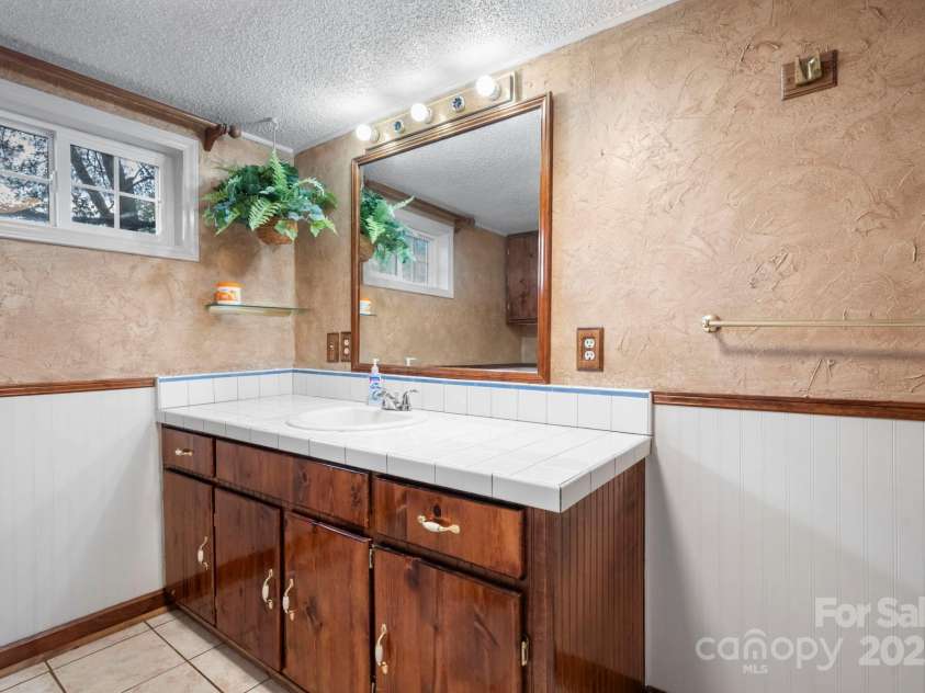 820 Peacehaven Place, Lenoir, NC 28645.  MLS# CAR4315958, YatesRealty ID 14540. 