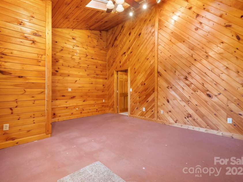 820 Peacehaven Place, Lenoir, NC 28645.  MLS# CAR4315958, YatesRealty ID 14540. 