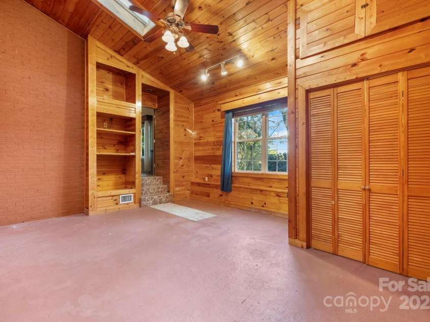 820 Peacehaven Place, Lenoir, NC 28645.  MLS# CAR4315958, YatesRealty ID 14540. 
