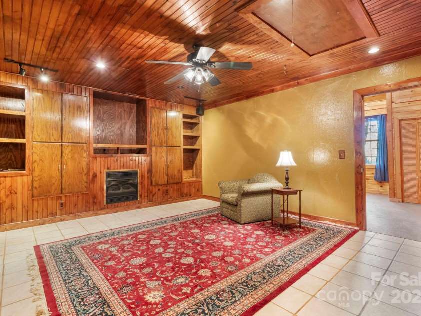 820 Peacehaven Place, Lenoir, NC 28645.  MLS# CAR4315958, YatesRealty ID 14540. 