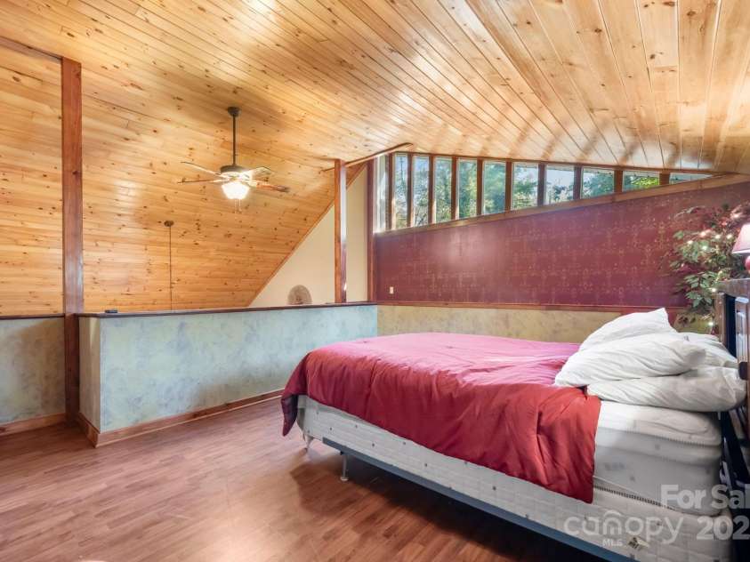 820 Peacehaven Place, Lenoir, NC 28645.  MLS# CAR4315958, YatesRealty ID 14540. 