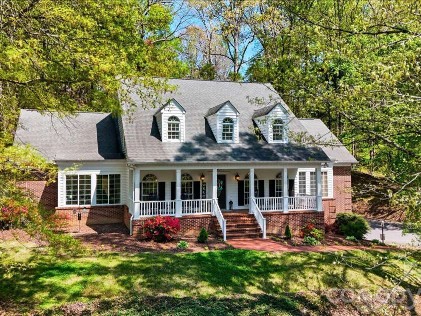 401 Stonecroft Drive, Lenoir, NC 28645.  MLS# CAR4368278, YatesRealty ID 14542. 