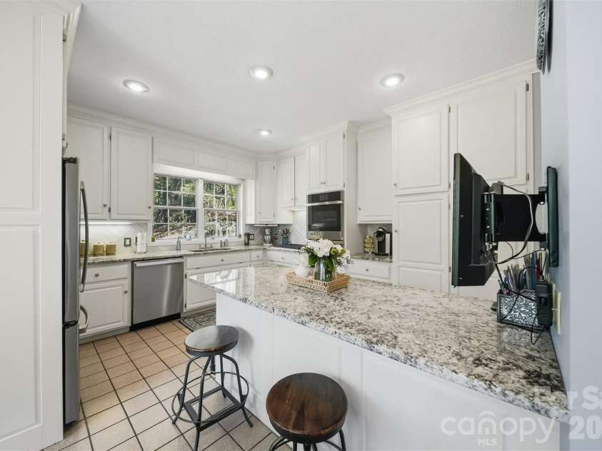 401 Stonecroft Drive, Lenoir, NC 28645.  MLS# CAR4368278, YatesRealty ID 14542. 