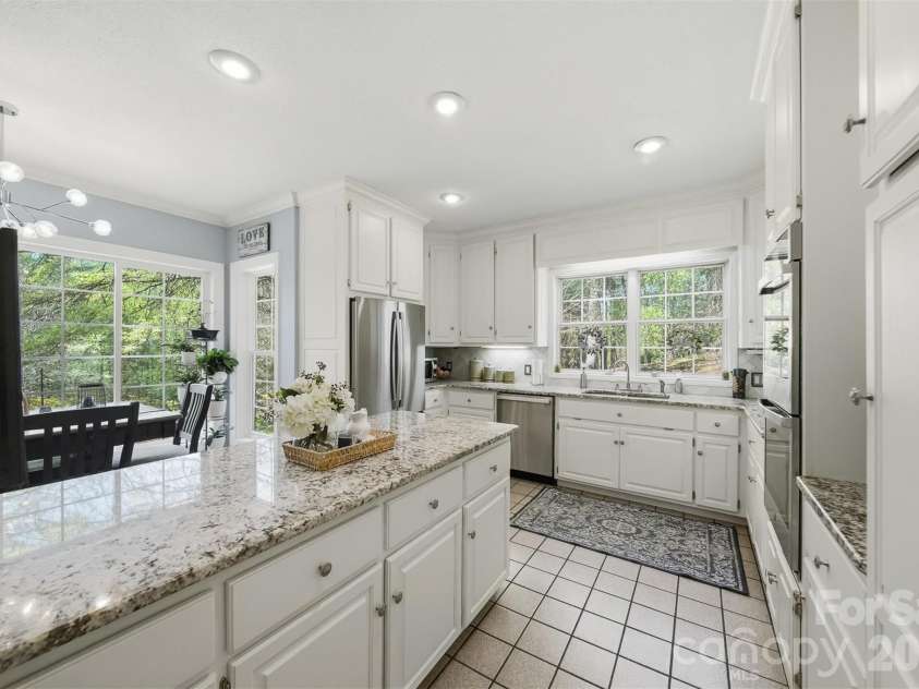 401 Stonecroft Drive, Lenoir, NC 28645.  MLS# CAR4368278, YatesRealty ID 14542. 