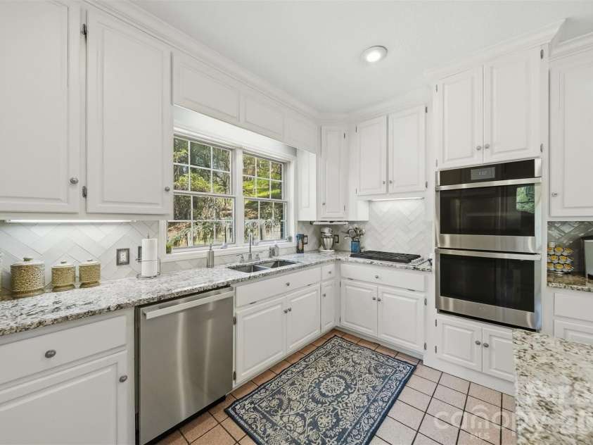 401 Stonecroft Drive, Lenoir, NC 28645.  MLS# CAR4368278, YatesRealty ID 14542. 