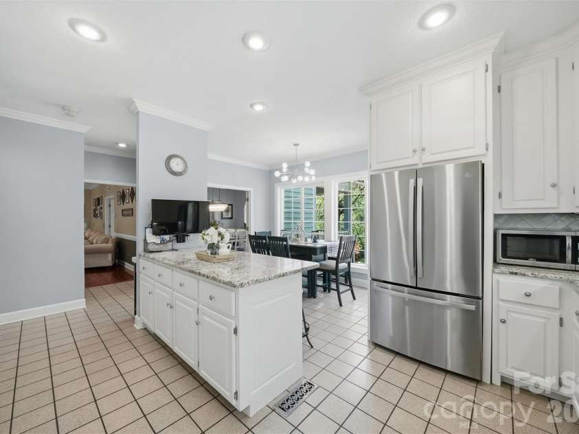401 Stonecroft Drive, Lenoir, NC 28645.  MLS# CAR4368278, YatesRealty ID 14542. 
