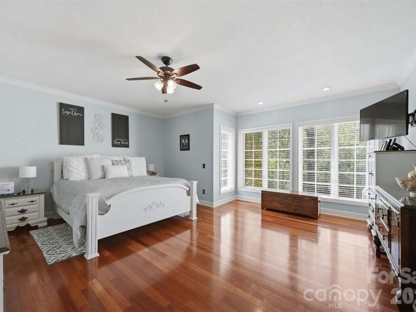 401 Stonecroft Drive, Lenoir, NC 28645.  MLS# CAR4368278, YatesRealty ID 14542. 