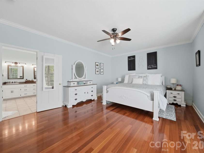 401 Stonecroft Drive, Lenoir, NC 28645.  MLS# CAR4368278, YatesRealty ID 14542. 