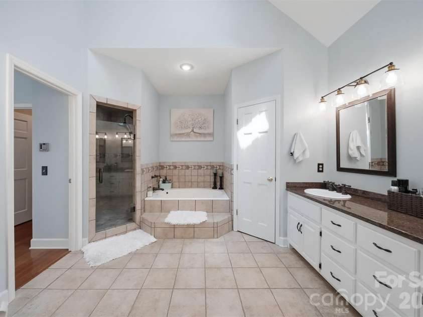 401 Stonecroft Drive, Lenoir, NC 28645.  MLS# CAR4368278, YatesRealty ID 14542. 