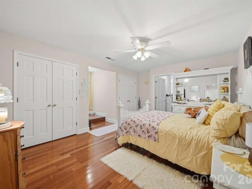 401 Stonecroft Drive, Lenoir, NC 28645.  MLS# CAR4368278, YatesRealty ID 14542. 