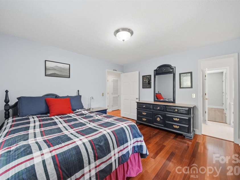 401 Stonecroft Drive, Lenoir, NC 28645.  MLS# CAR4368278, YatesRealty ID 14542. 