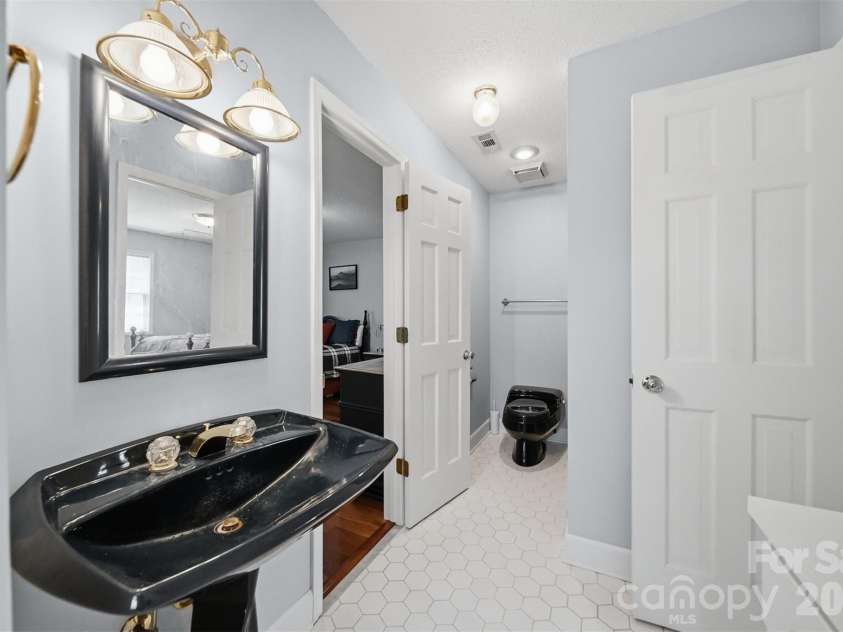 401 Stonecroft Drive, Lenoir, NC 28645.  MLS# CAR4368278, YatesRealty ID 14542. 