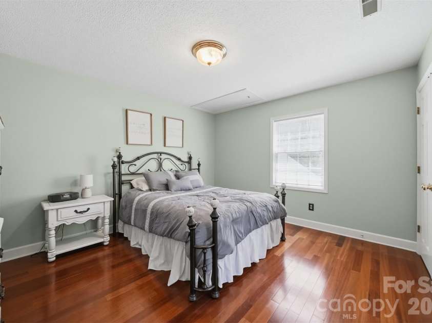 401 Stonecroft Drive, Lenoir, NC 28645.  MLS# CAR4368278, YatesRealty ID 14542. 