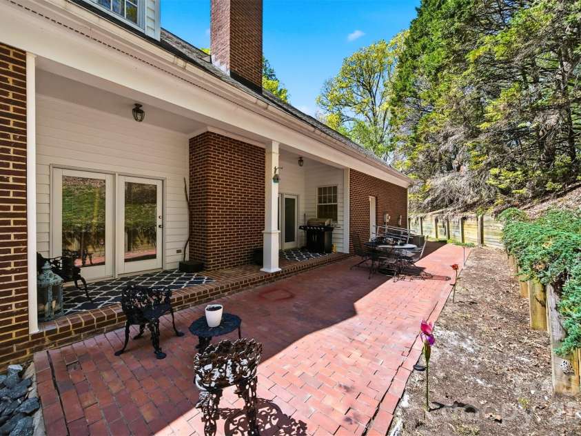401 Stonecroft Drive, Lenoir, NC 28645.  MLS# CAR4368278, YatesRealty ID 14542. 
