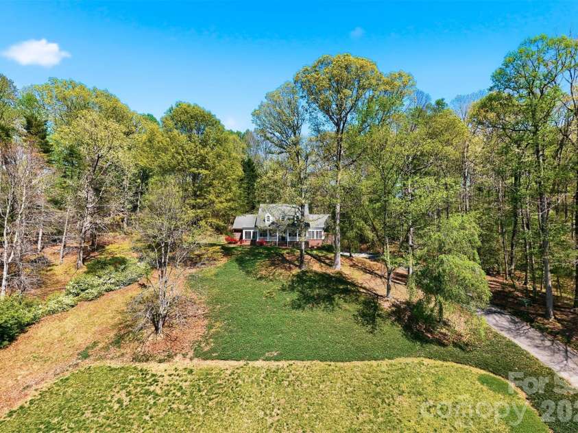 401 Stonecroft Drive, Lenoir, NC 28645.  MLS# CAR4368278, YatesRealty ID 14542. 