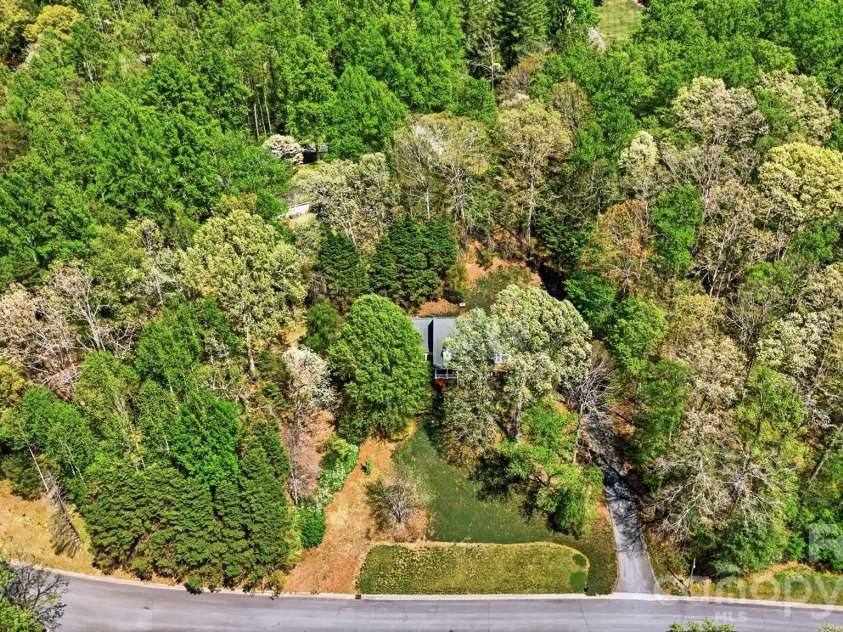 401 Stonecroft Drive, Lenoir, NC 28645.  MLS# CAR4368278, YatesRealty ID 14542. 