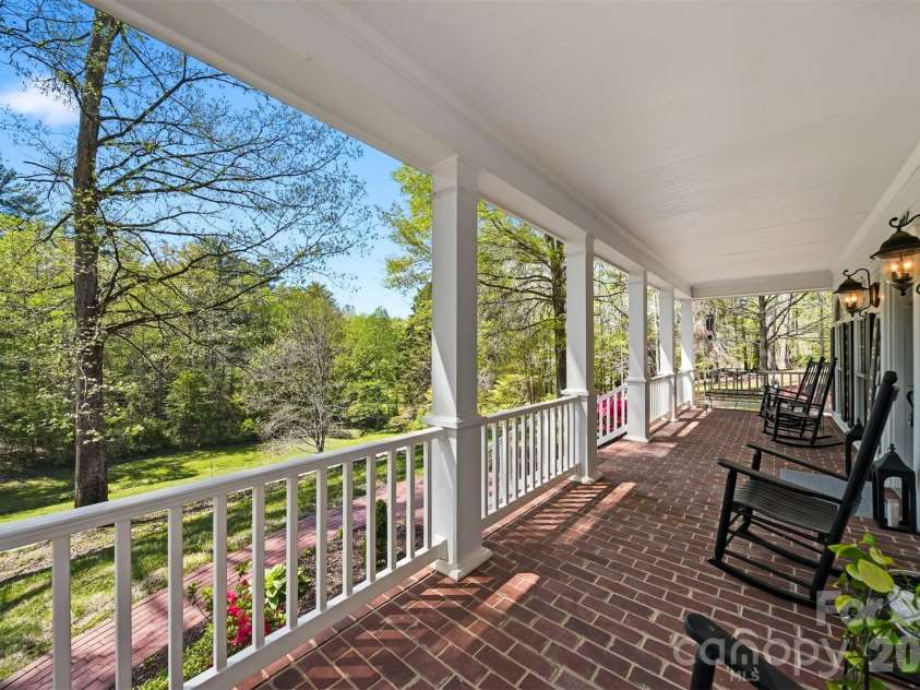 401 Stonecroft Drive, Lenoir, NC 28645.  MLS# CAR4368278, YatesRealty ID 14542. 