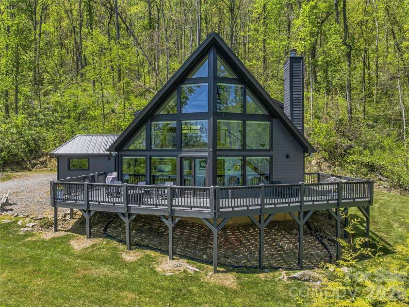110 North Knob Lane, Weaverville, NC 28787.  MLS# CAR4370208, YatesRealty ID 14543. 