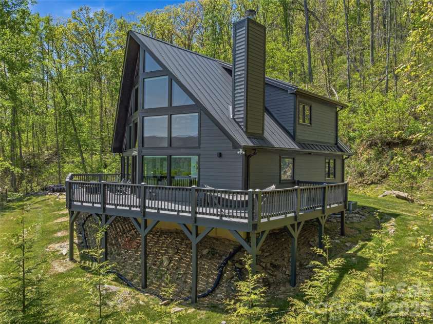 110 North Knob Lane, Weaverville, NC 28787.  MLS# CAR4370208, YatesRealty ID 14543. 