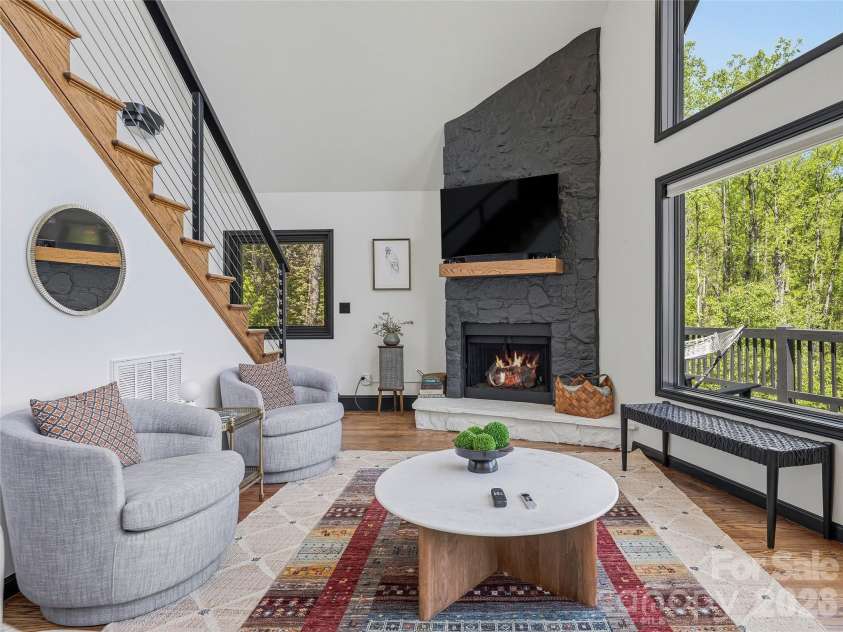 110 North Knob Lane, Weaverville, NC 28787.  MLS# CAR4370208, YatesRealty ID 14543. 