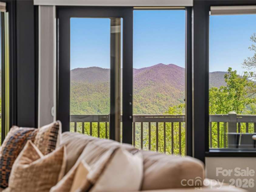 110 North Knob Lane, Weaverville, NC 28787.  MLS# CAR4370208, YatesRealty ID 14543. 