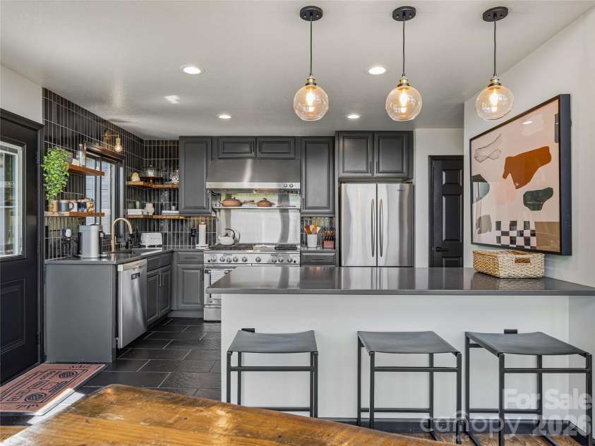 110 North Knob Lane, Weaverville, NC 28787.  MLS# CAR4370208, YatesRealty ID 14543. 