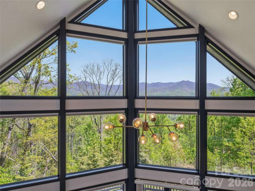 110 North Knob Lane, Weaverville, NC 28787.  MLS# CAR4370208, YatesRealty ID 14543. 