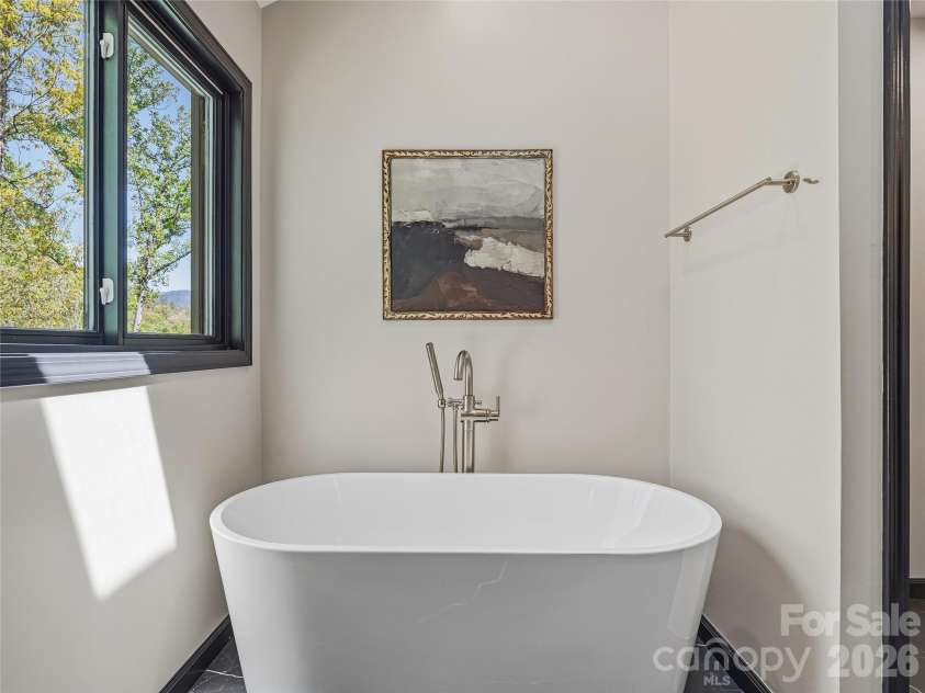 110 North Knob Lane, Weaverville, NC 28787.  MLS# CAR4370208, YatesRealty ID 14543. 