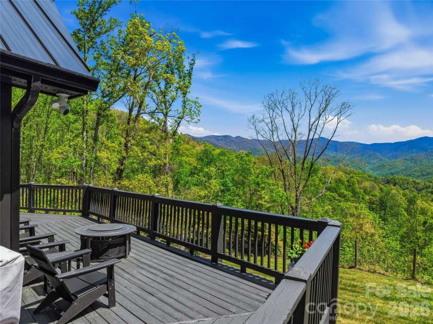 110 North Knob Lane, Weaverville, NC 28787.  MLS# CAR4370208, YatesRealty ID 14543. 
