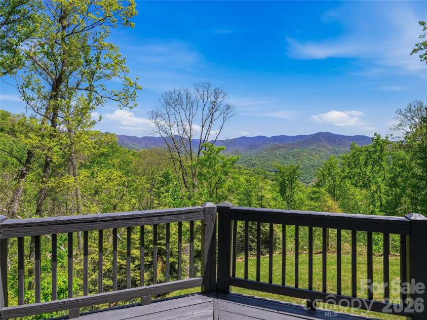 110 North Knob Lane, Weaverville, NC 28787.  MLS# CAR4370208, YatesRealty ID 14543. 