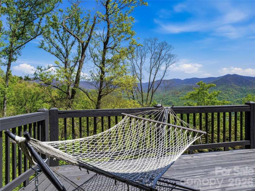 110 North Knob Lane, Weaverville, NC 28787.  MLS# CAR4370208, YatesRealty ID 14543. 