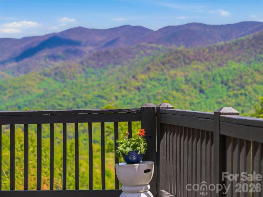 110 North Knob Lane, Weaverville, NC 28787.  MLS# CAR4370208, YatesRealty ID 14543. 