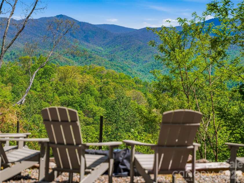 110 North Knob Lane, Weaverville, NC 28787.  MLS# CAR4370208, YatesRealty ID 14543. 