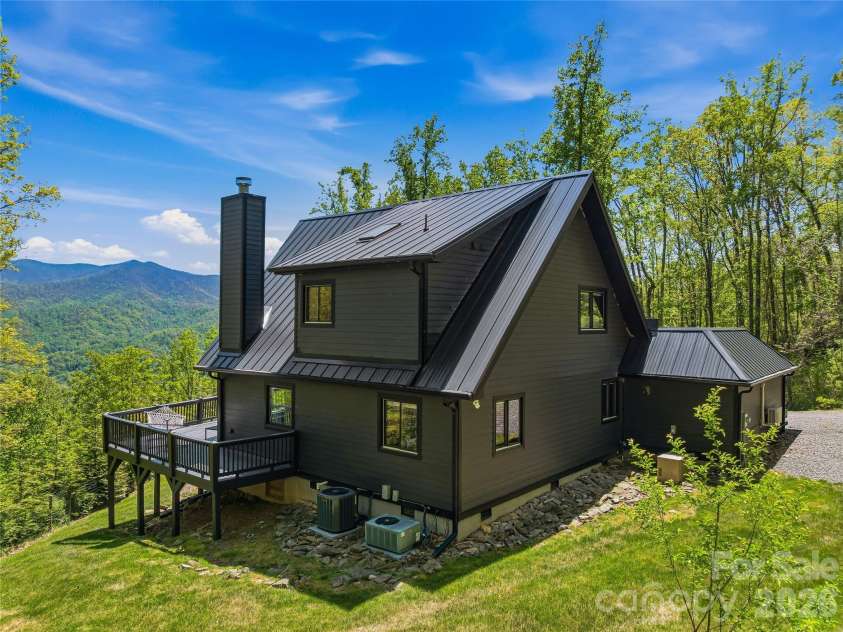 110 North Knob Lane, Weaverville, NC 28787.  MLS# CAR4370208, YatesRealty ID 14543. 