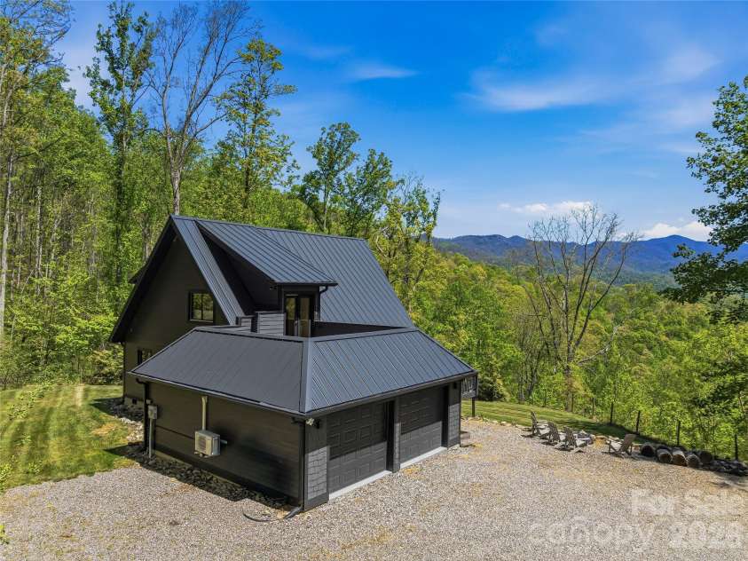110 North Knob Lane, Weaverville, NC 28787.  MLS# CAR4370208, YatesRealty ID 14543. 