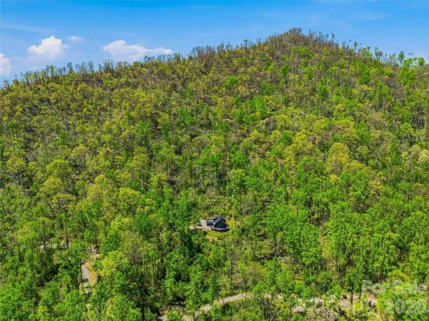110 North Knob Lane, Weaverville, NC 28787.  MLS# CAR4370208, YatesRealty ID 14543. 