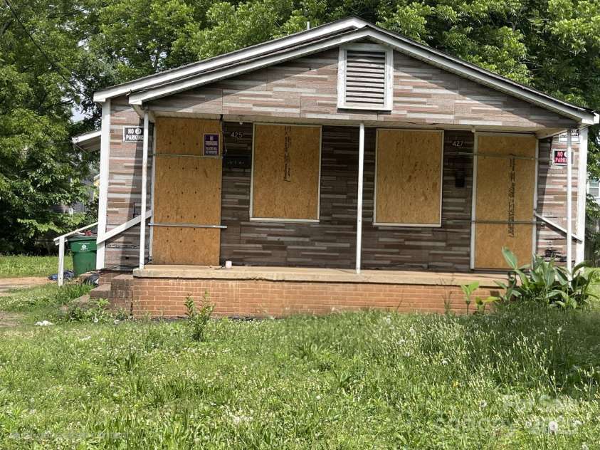421 Skyland Avenue, Charlotte, NC 28205.  MLS# CAR4262746, YatesRealty ID 14544. 425/427 Skyland Ave