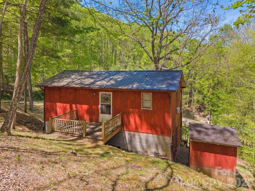 149 Greentree Lane, Canton, NC 28716.  MLS# CAR4372851, YatesRealty ID 14546. 