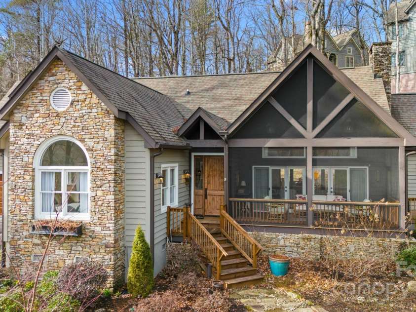 140 Lost Trail, Highlands, NC 28741.  MLS# CAR4259690, YatesRealty ID 14548. 