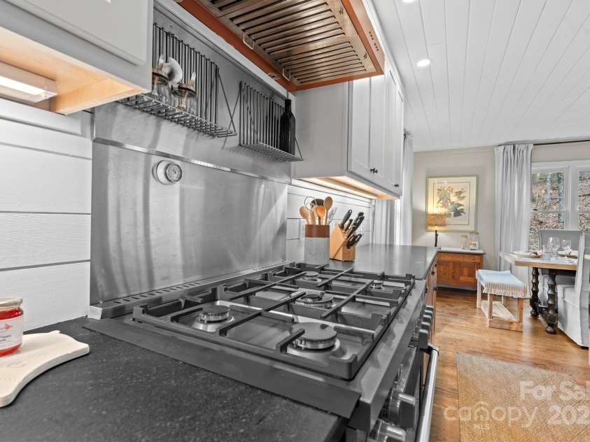 140 Lost Trail, Highlands, NC 28741.  MLS# CAR4259690, YatesRealty ID 14548. 
