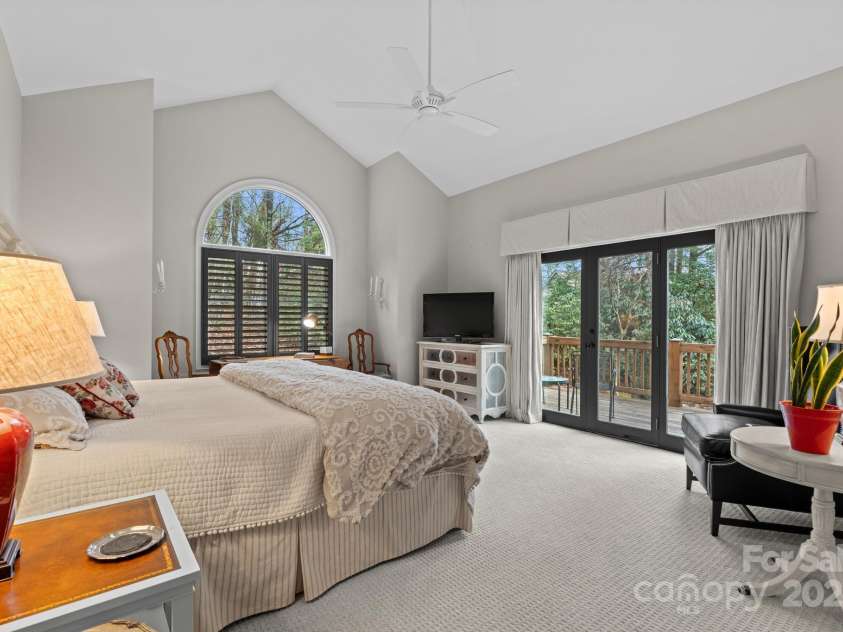 140 Lost Trail, Highlands, NC 28741.  MLS# CAR4259690, YatesRealty ID 14548. 