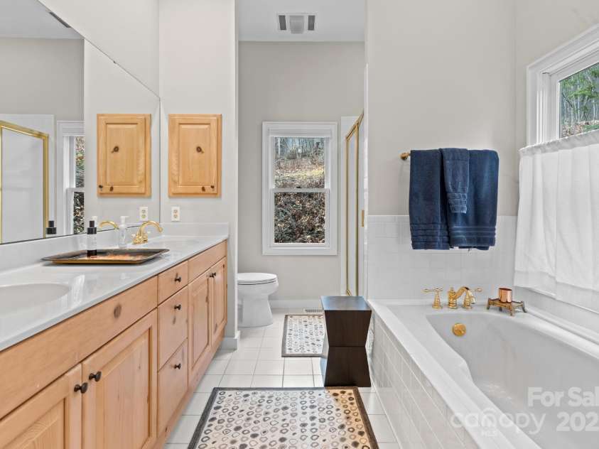 140 Lost Trail, Highlands, NC 28741.  MLS# CAR4259690, YatesRealty ID 14548. 