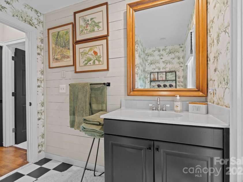 140 Lost Trail, Highlands, NC 28741.  MLS# CAR4259690, YatesRealty ID 14548. 